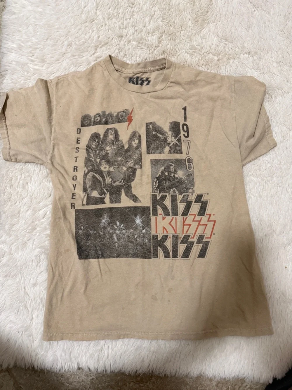Kiss Beige Short Sleeve Band Tee with Black & Red Graphic - Picture 1 of 3